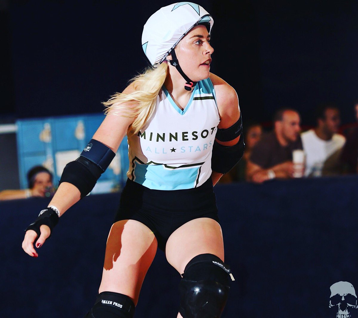 Phantom_8136's tweet photo. #rollerderby #rollerderbyphotography #sportsphotography #photography https://t.co/BwKtZXMIcB