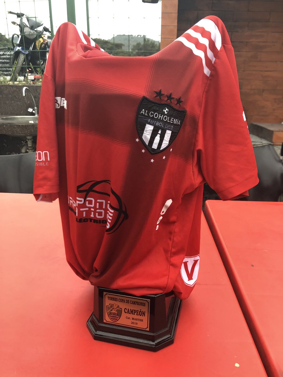 AlcoholemiaFC's tweet photo. C A M P E O N E S!!!!!!!!!!!!
Final #CopaDeCampeones 
#AlcoholemiaFC vs #Legion (2-1)
#ExAlumnosCCC ⚽️🏃🏻‍♂️🏆🥇
#AlcoholemiaFC2019
#AlcoholemiaFC
#ColegioCristobalColon
#Promo56 #LaGloriaEsDeDios
#AlcoholemiaBicampeon
#Guayaquil #Ecuador 🇪🇨 https://t.co/bplxSRl5qU