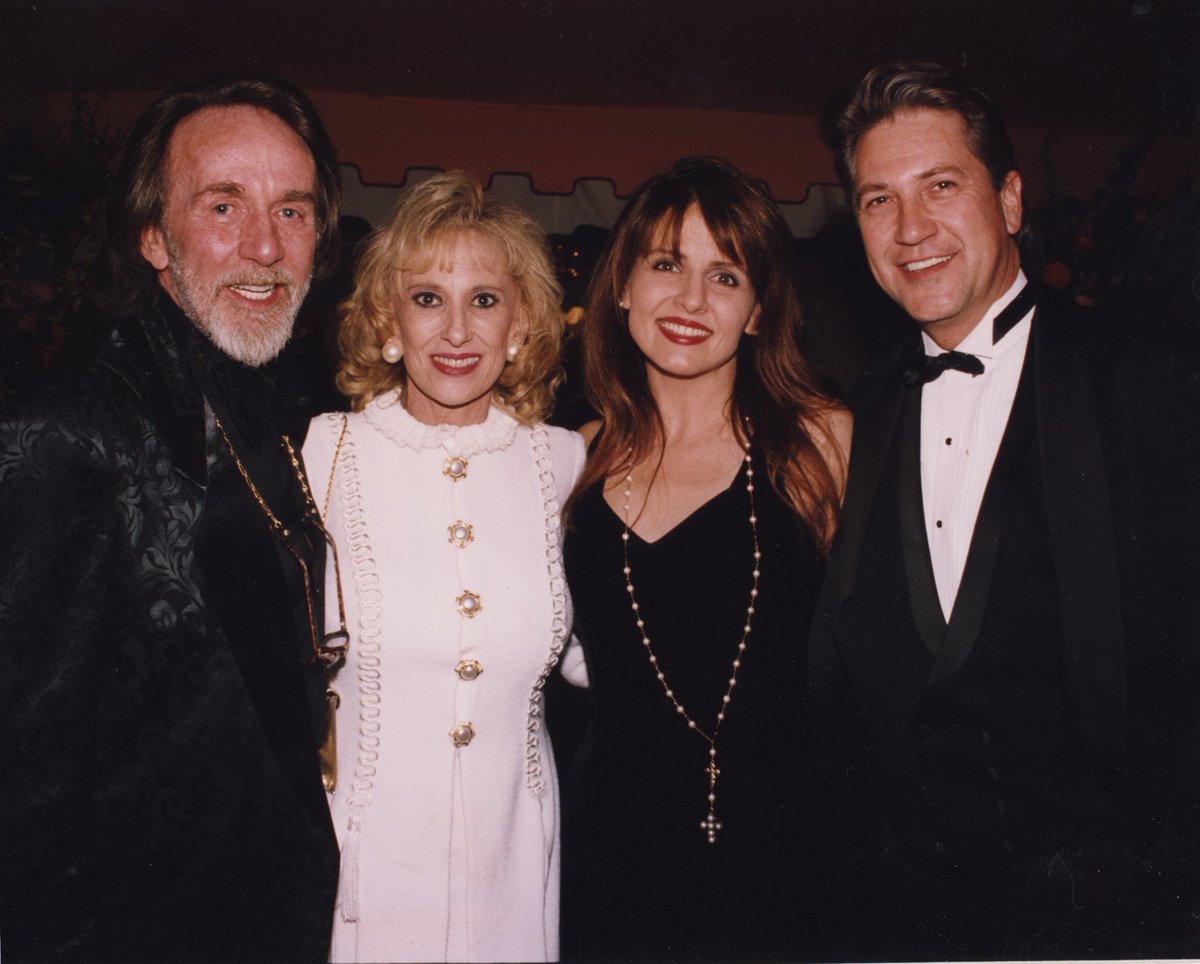DeborahAllen3's tweet photo. #SentimentalSaturday Just happened to run across this photo of #TammyWynette #GeorgeRitchie Raymond & me at the #BMIAwards!
#FunNight of #NashvillesFinest #GreatMusic #GreatSongwriters #TreasuredFriends
#TammyWynette #GeorgeRitchie #CountryMusicRoyalty #RaymondHicks #DeborahAllen https://t.co/UIe6eR9ypC