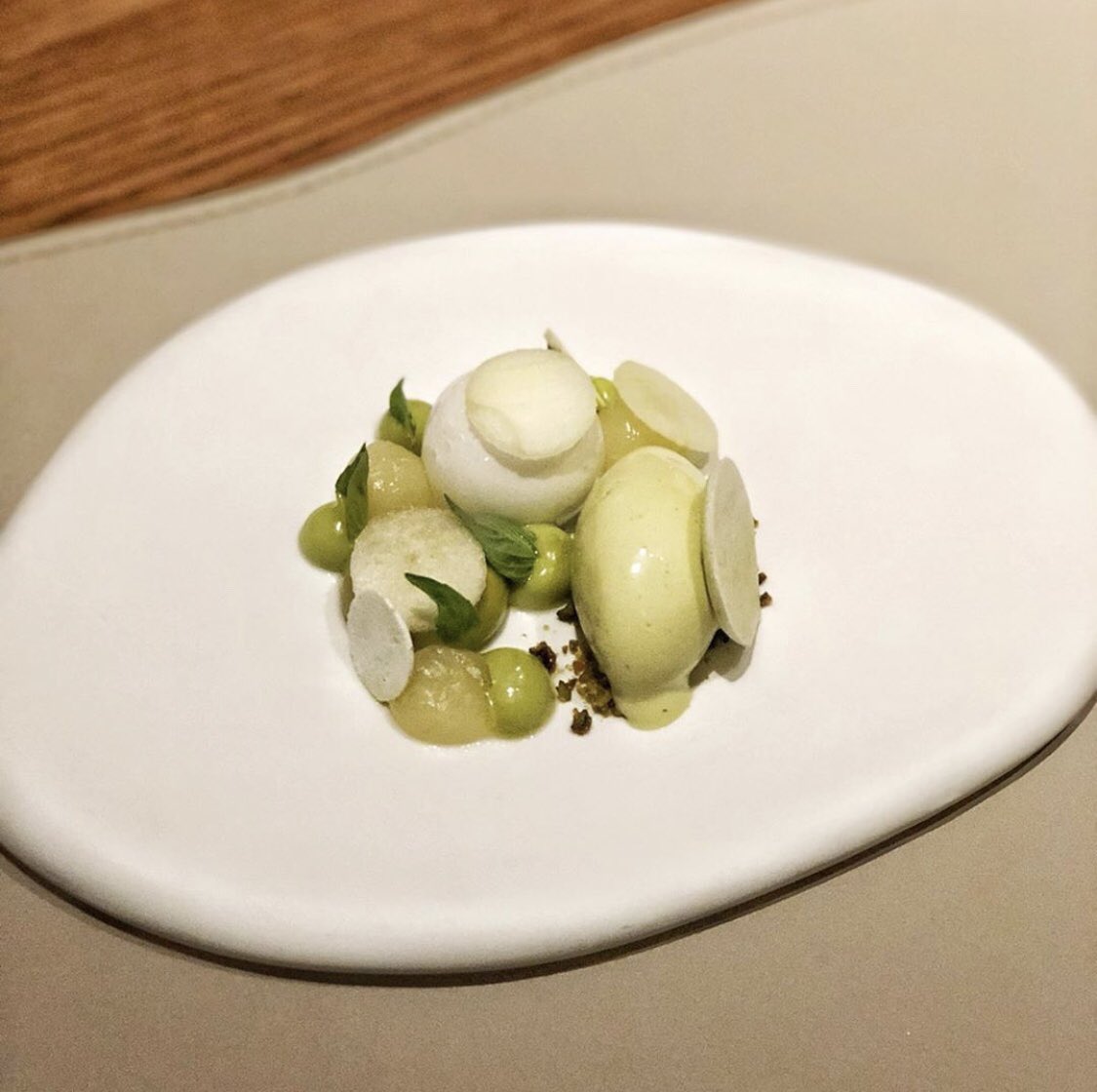 MO_LANDMARKHK's tweet photo. A unique gastronomic experience of the finest natural ingredients at the all-new Amber. #amberhk #amberlicious
(Photos: IG @ popofoodiaryhk)
@mo_landmarkhk @mo_hotels 
#LandmarkMandarinOriental #MandarinOriental https://t.co/f8PIRrlUuI