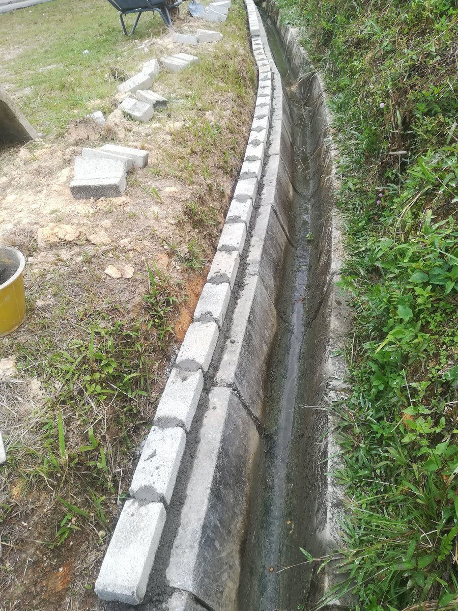 khaiazmi's tweet photo. Setiap kali cuti or balik rumah, ada je benda nak kena buat.. Hm #engineertobe https://t.co/A7RzASzB32