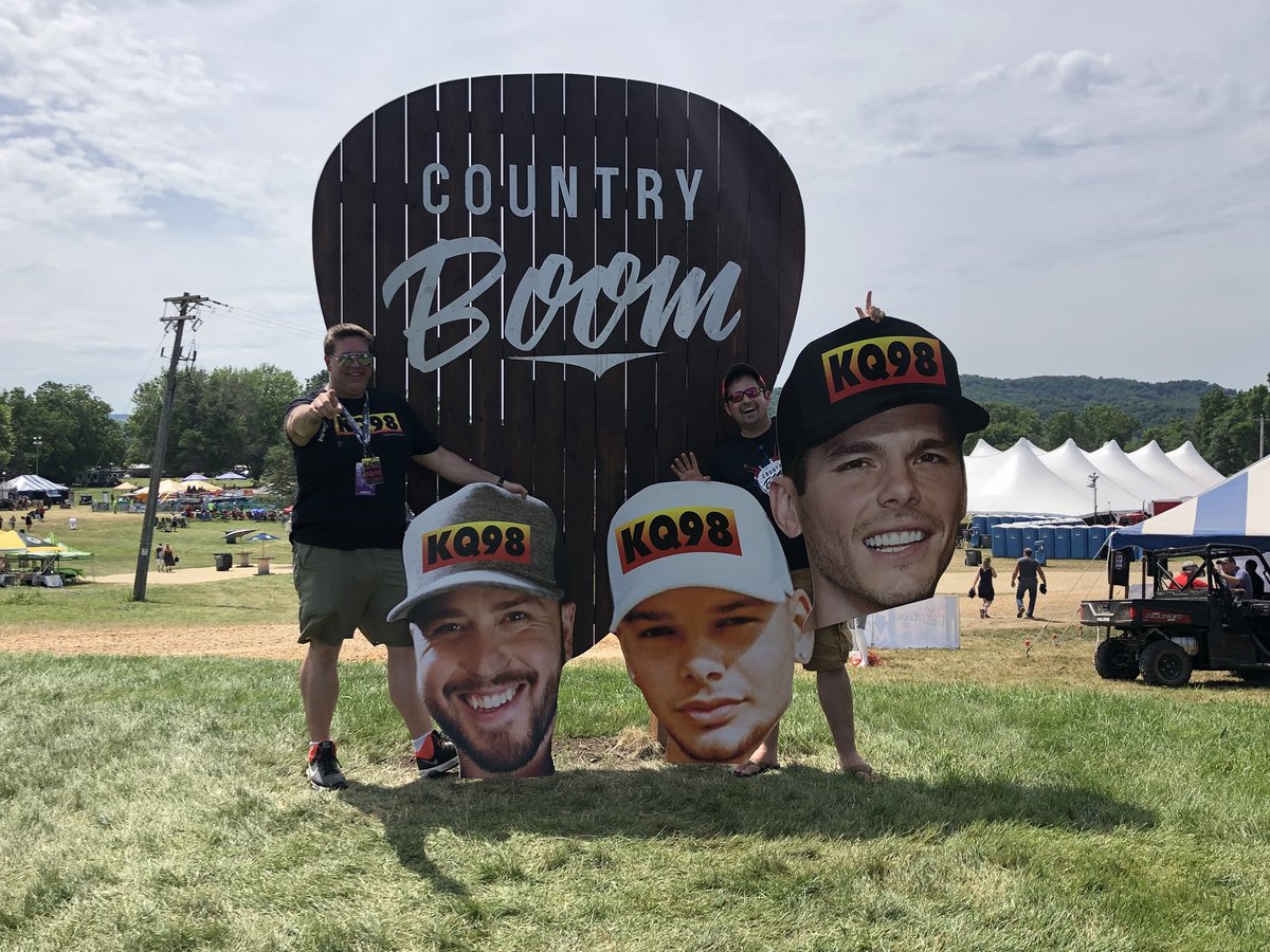 SeanJohnsonTV's tweet photo. Having a great time at the 2nd year of Country Boom; hanging with radio celebrities like @KQ98TonyNight :) love his work and a great guy! https://t.co/9Cclt8Ar22