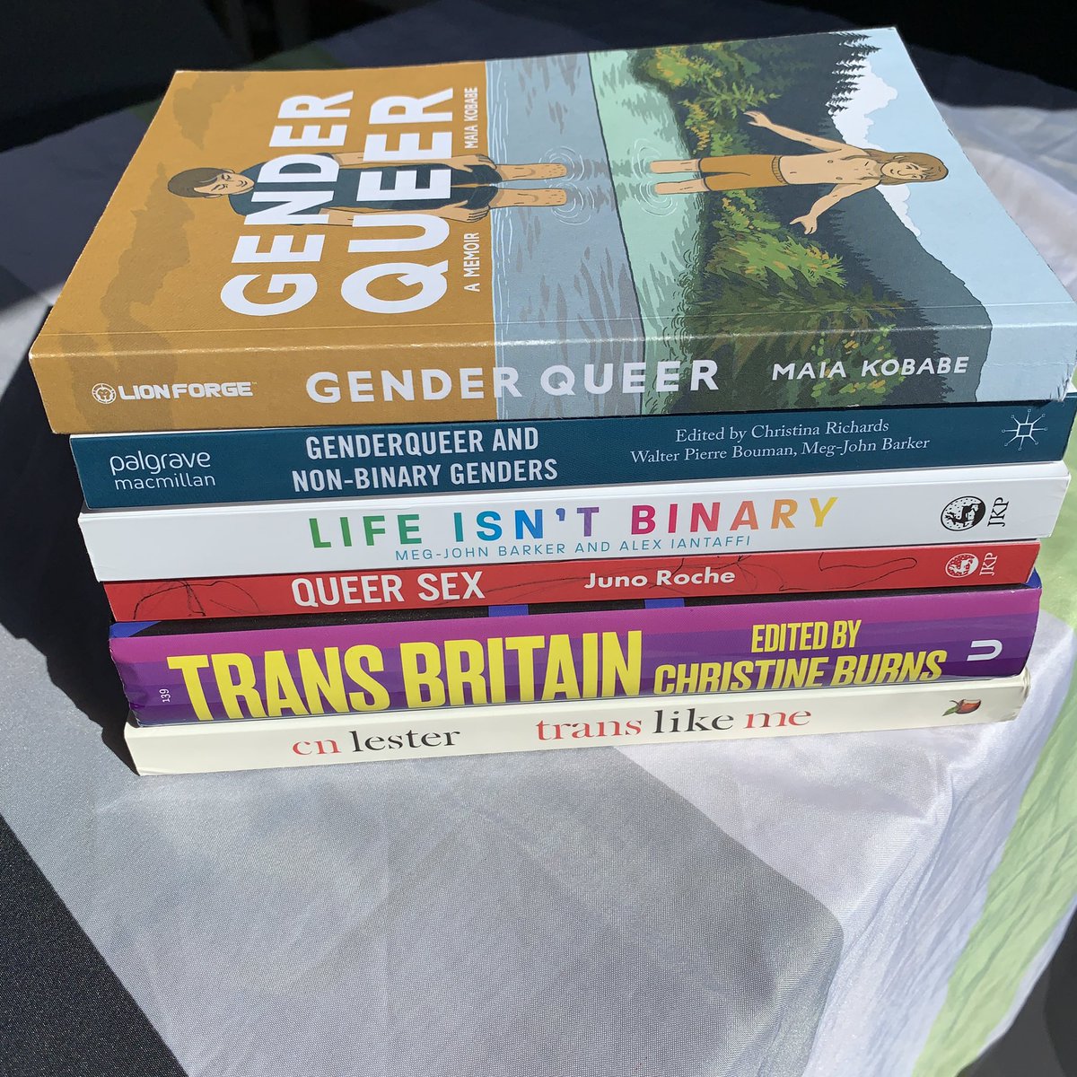 kenglish95's tweet photo. Happy non-binary day everyone! Here’s a wee pile of good reads that touch on all the wonderful ways that gender doesn’t have to fit into binary boxes. #nonbinaryday #agender #books #genderqueer #genderqueerandnonbinarygenders #lifeisntbinary #queersex #transbritain #translikeme https://t.co/9ESOxrmOXd