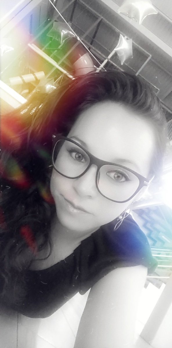 Lo bonito de la vida es...
Darte cuenta,que puedes volver a empezar y ser felíz con lo poquito que tienes
Nunca te rindas, quien sabe a lo mejor,tú eres la inspiración de alguien y no lo sabes
#SinceroLocoAmor 👥💋🍫