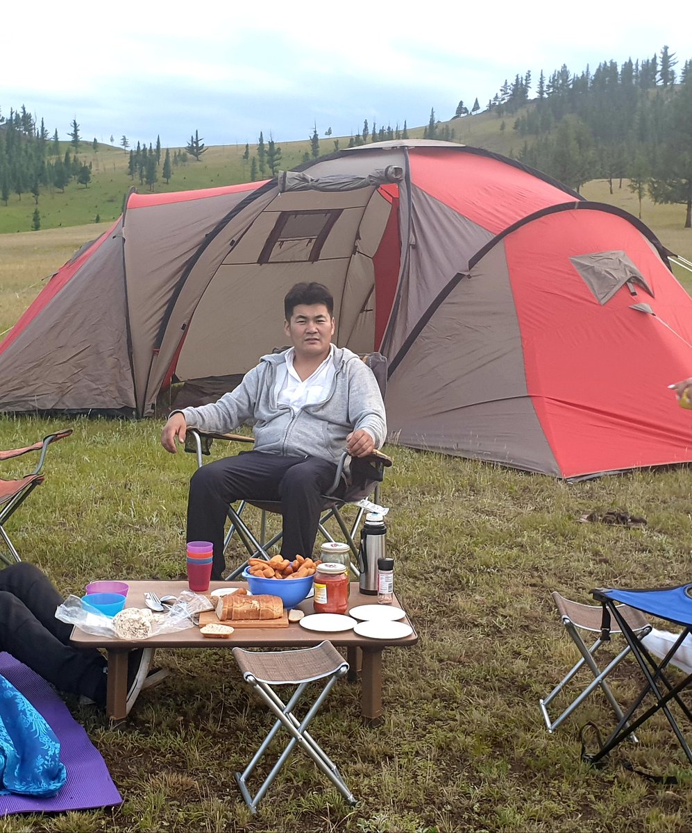 Тамхины иш ч байгальд хаяхгүй аялна.