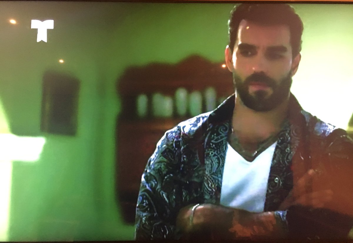 Coeur_de_Creme's tweet image. Yes, it’s Sunday...but I really want Corona to stop fake smiling and beat that Diego up 😒

#FalsaIdentidad #FalseIdentity