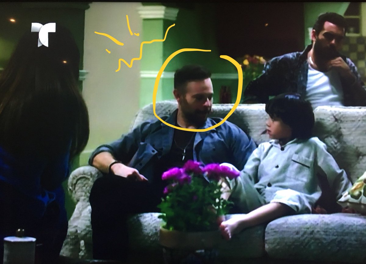 Coeur_de_Creme's tweet image. Yes, it’s Sunday...but I really want Corona to stop fake smiling and beat that Diego up 😒

#FalsaIdentidad #FalseIdentity