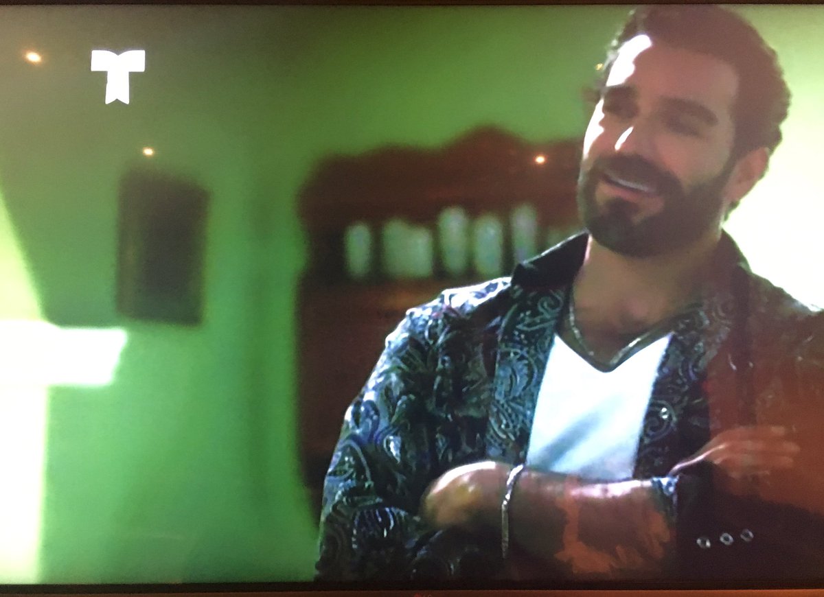 Coeur_de_Creme's tweet image. Yes, it’s Sunday...but I really want Corona to stop fake smiling and beat that Diego up 😒

#FalsaIdentidad #FalseIdentity