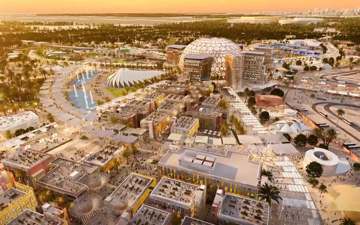 DXBMediaOffice's tweet photo. Roads leading to the @Expo2020Dubai site are being further developed. 724 buses are set to transport passengers from stations in #Dubai and across the #UAE, with a bus journey arriving at the site every 15 minutes. https://t.co/qegpyE30T5