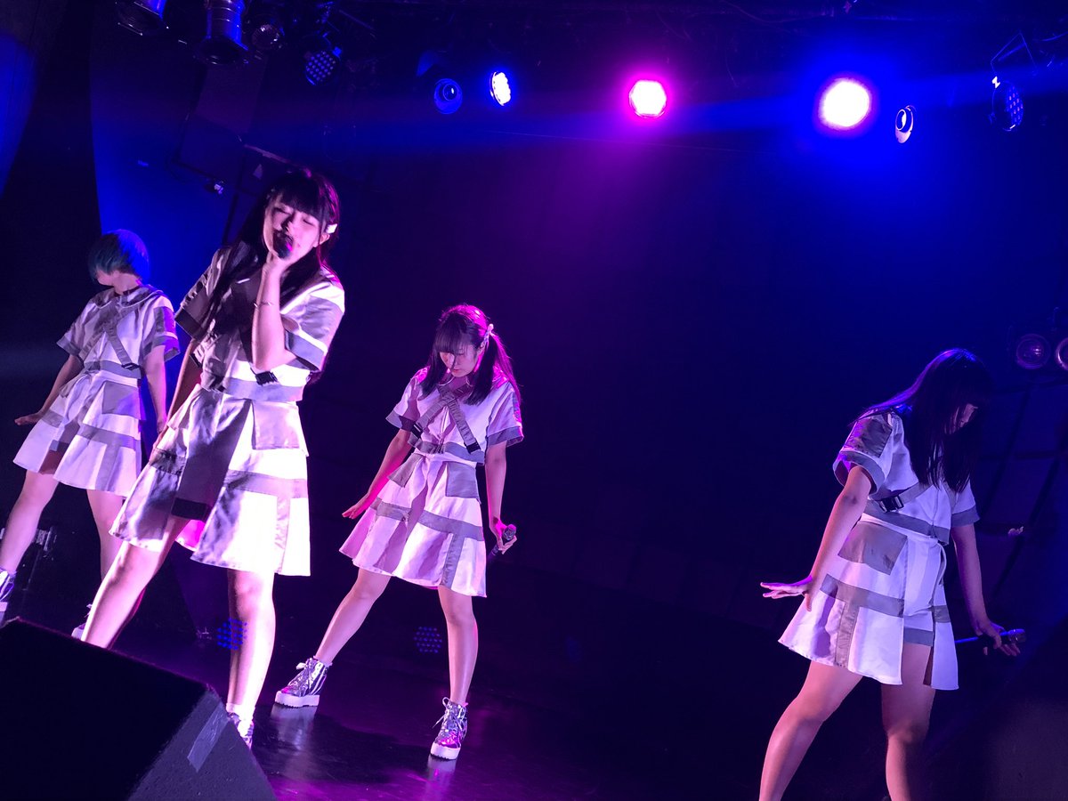 T_hashiman's tweet photo. @渋谷Glad、フロアが京都VOXhallのような階段式になっていてどこからでも見やすかったです。
#Happy3day
#ハピスリ https://t.co/Di9RJgJEqb