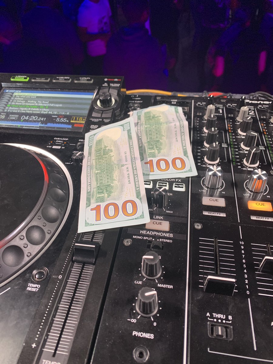 Friday night at @Taboo_jhb some fellas from #Gabon kept throwing 200 rand notes into the dj box during my set! Got 4 of these in Namibia last light! Either I was on fire, or #unemployed was written all over my face 🤭🤷🏿‍♂️🚶🏾‍♂️ #DjLife #KeFresh