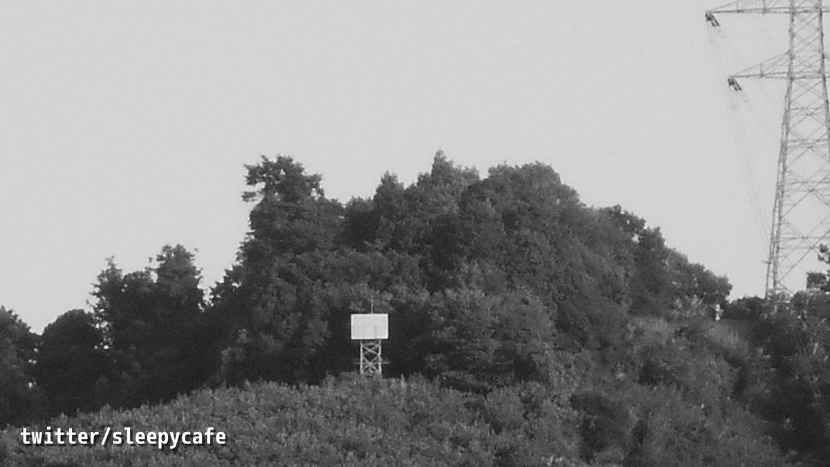 sleepycafe's tweet photo. 無給電中継装置。パッシブリピータ(passive repeater)。
https://t.co/GK5th3nxme 

#無給電中継装置 #パッシブリピータ #passiverepeater #電波 #反射板 #紀伊山地 https://t.co/DFILjRCZZA