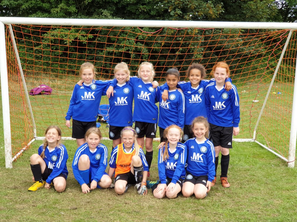 Didsfootygirls's tweet photo. Thx @wintonwanderers Both our squads had an awesome time this morning 👍💪@bluestar_fc https://t.co/IdDX8BoZCS
