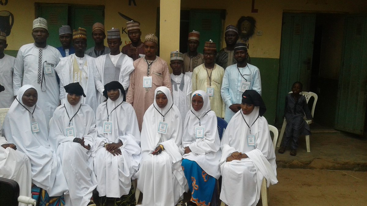 MuhammadKol's tweet image. M. D. M. S. Teachers and graduated students during QUR'ANIC MEMORIZATION GRADUATION CEREMONY at the school premises.