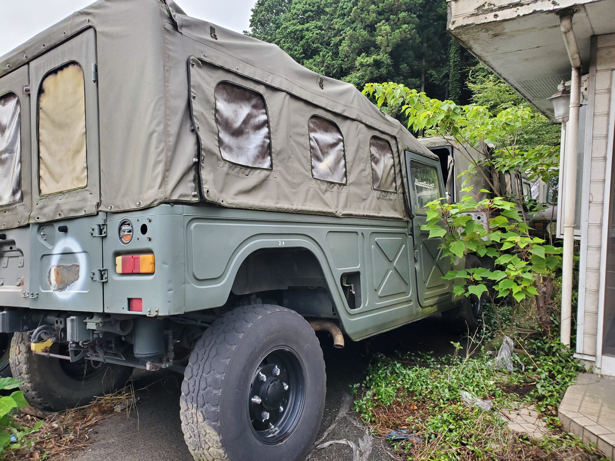 瀬外 忍者りパンパン Sur Twitter つわものどもがゆめのあと 高機動車の墓場 福岡県の某所にて T Co 3xw0lscqtj Twitter