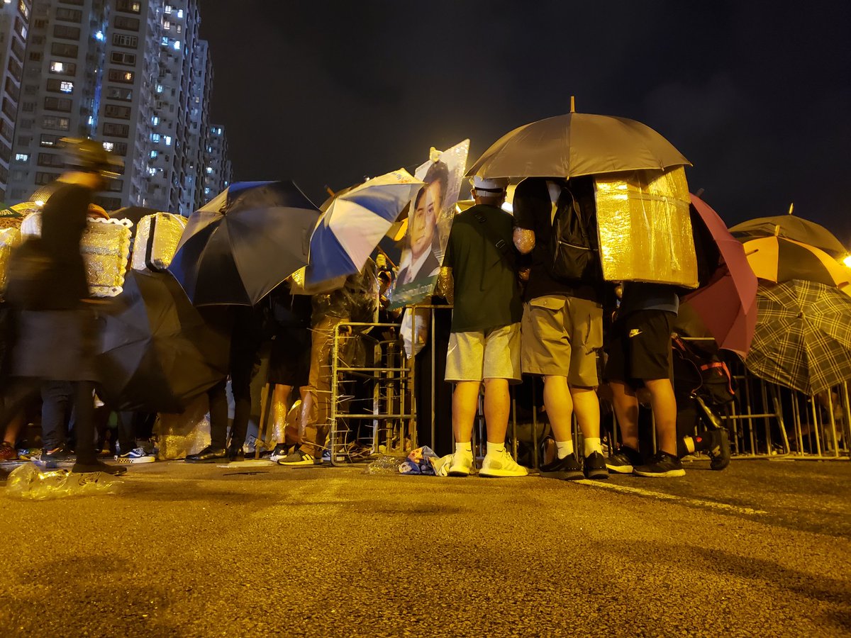 XinqiSu's tweet photo. #AntiELAB protesters in #ShaTin arguing about what to do. "We think it's pointless to hold 3 defense lines, they think it's pointless to hold just one. We are only here to beat hit by batons but never a chance to discuss," a male protester was heard. #LeaderlessMovement https://t.co/rVvaoL1BrF