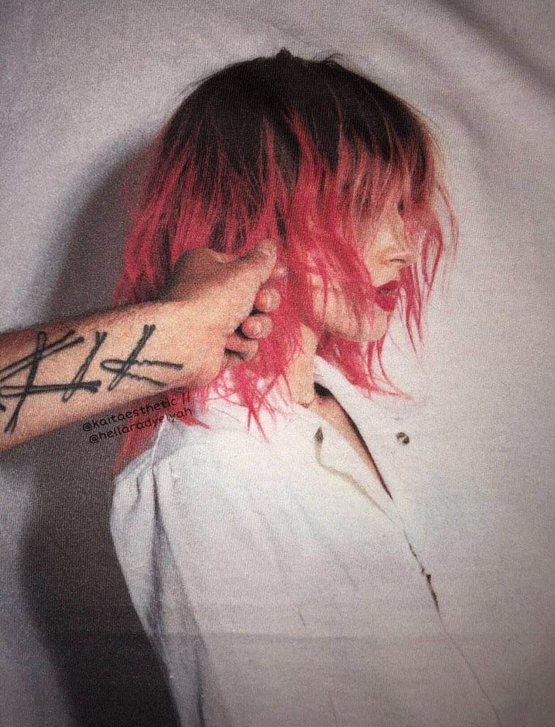 HayleyWOnline's tweet photo. Photo on the new @gooddyeyoung shirt // @yelyahwilliams &amp; @ColormeBrian’s arm😂💗

📷: thanks for sending me a pic of the shirt @hellaradyelyah 💕 https://t.co/BGCrpvAsZt