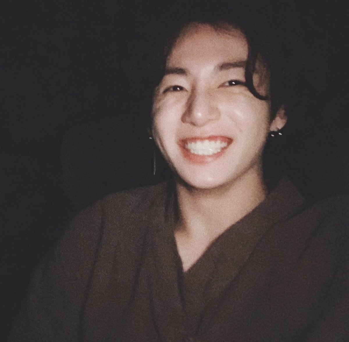 kookpiics's tweet photo. SO CUTE 😭💜
#JUNGKOOK #전정국 #정국 @BTS_twt https://t.co/iqLNa0dZc6