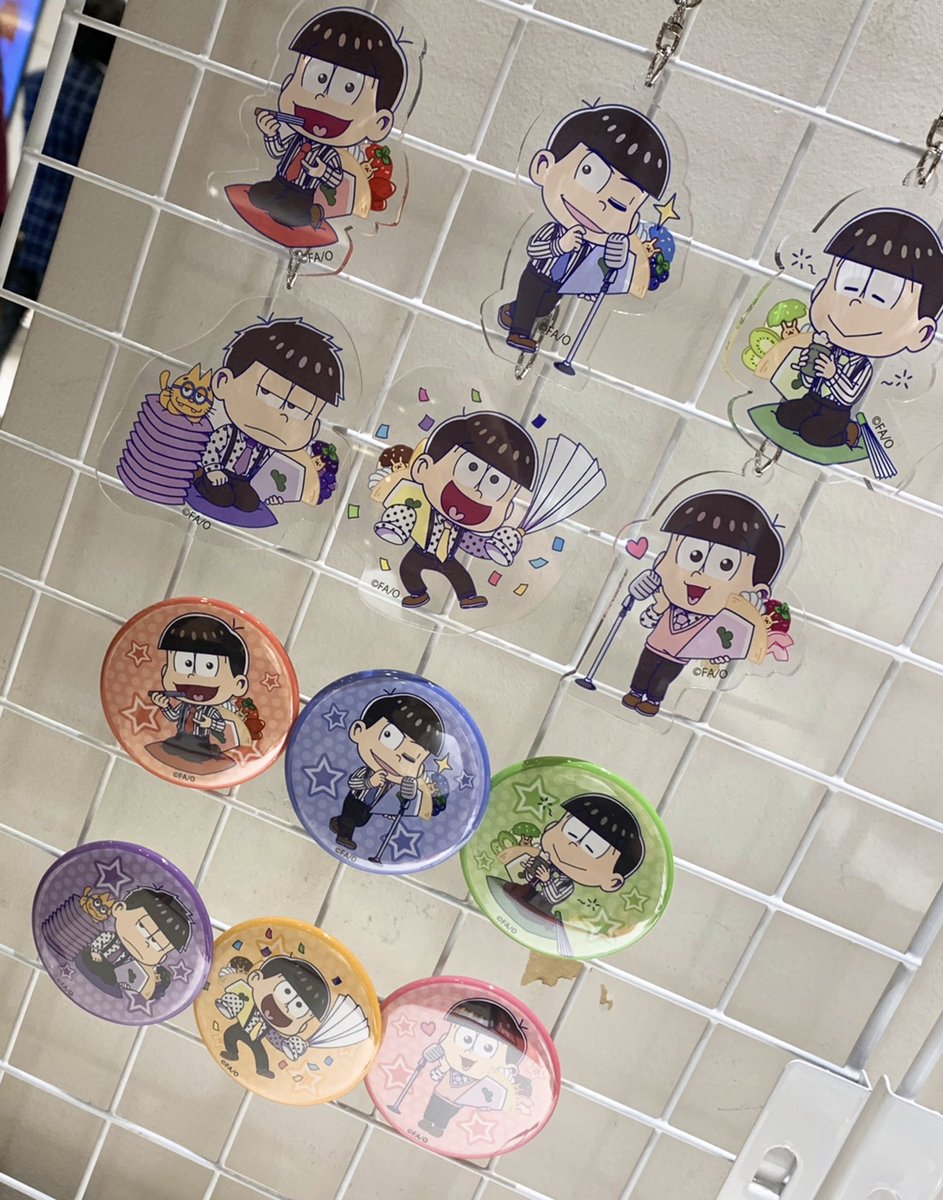 キャラクレ キャラクレ Meets おそ松さん 笑松 いよいよ明日からスタートいたします 今までにないインパクトのクレープも登場です 整理券の配布は予定しておりません 開店時間11 00になりましたら店頭にて整列させていただきます 明日の 閉店