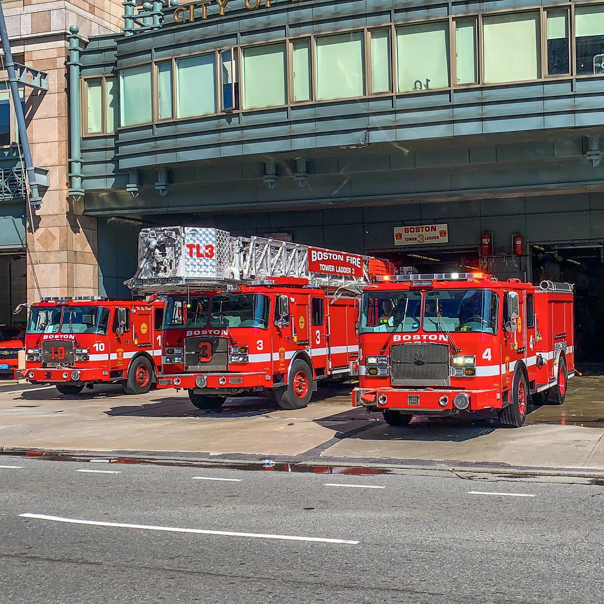 ZedMetroPD's tweet photo. @EONE_FireTrucks 3 Beautiful Boston E-Ones, Freshly Washed! https://t.co/Y8s7DY4Ui8