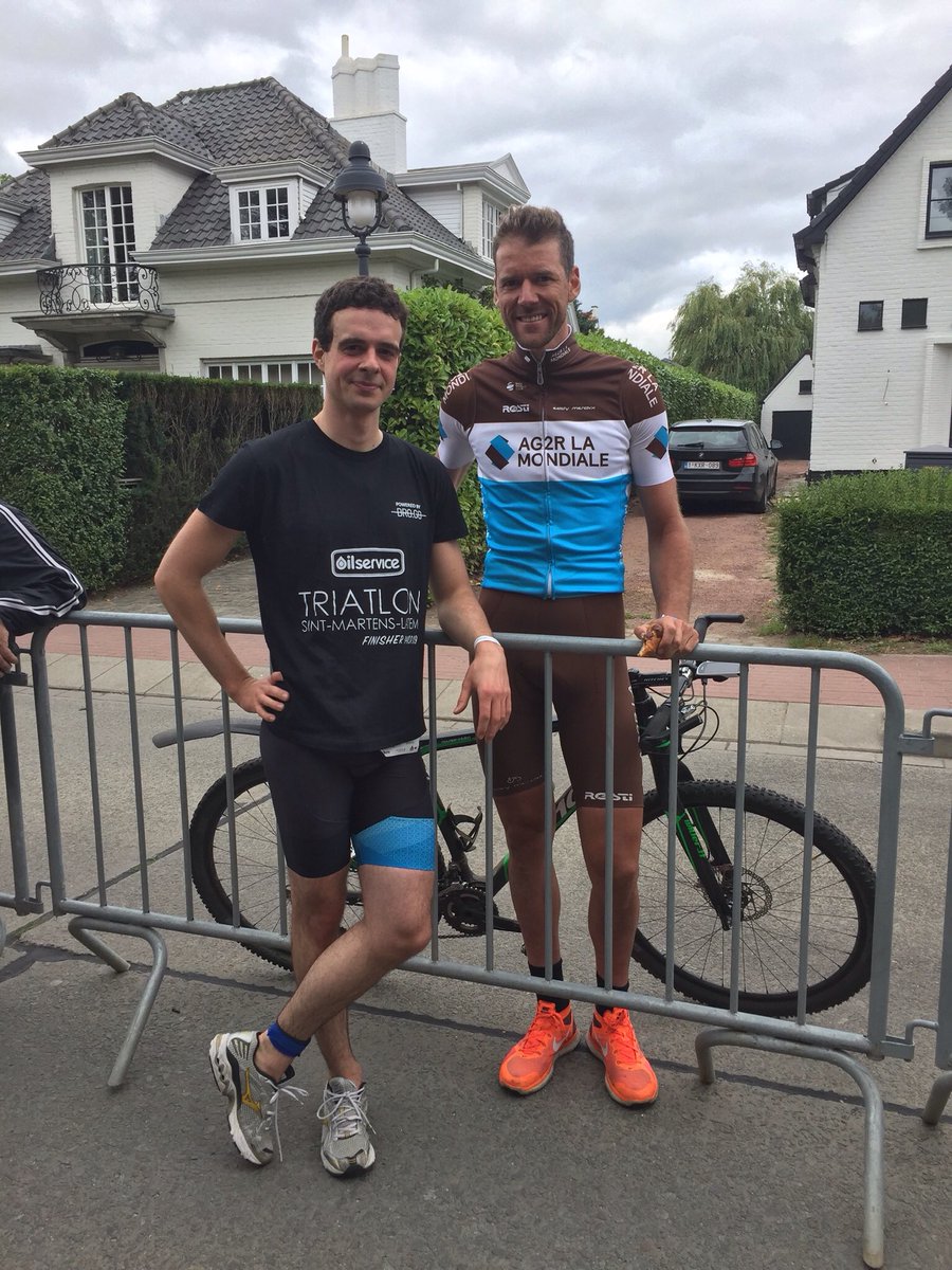 De winnaar van de fun triatlon van Sint-Martens-Latem, <a href="/LaurensSoenen/">Laurens Soenen</a>, afkomstig uit onze gemeente, in aanwezigheid van <a href="/vdbstijncycling/">Stijn Vandenbergh</a> Stijn Vandenbergh, broer van Wouter Vandenbergh, van het Carrefourke 😉, die mooi tweede eindigde.