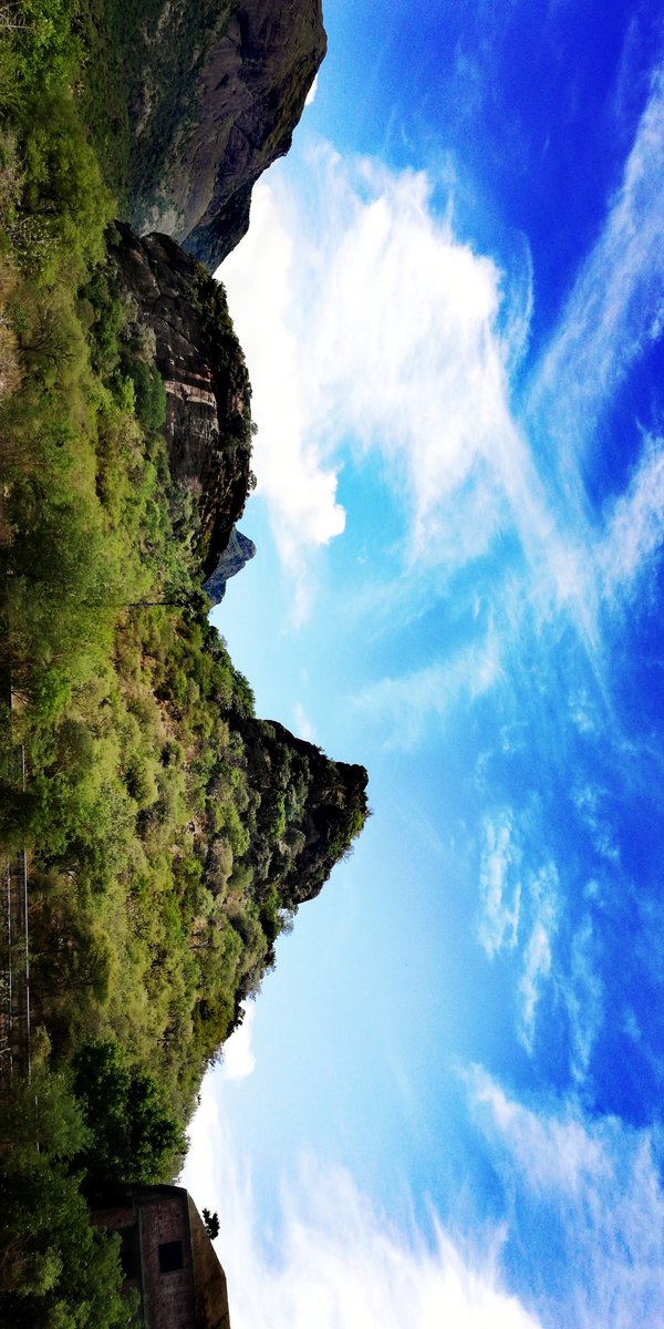 smanand44's tweet photo. #smanandfotography #nativefotography #naturefotos #courtalam #tenkasi #hillsfotography #green #selvaraghavan #aayirathiloruvan #chola #cholan#cholargal https://t.co/g2xbuM9WmF