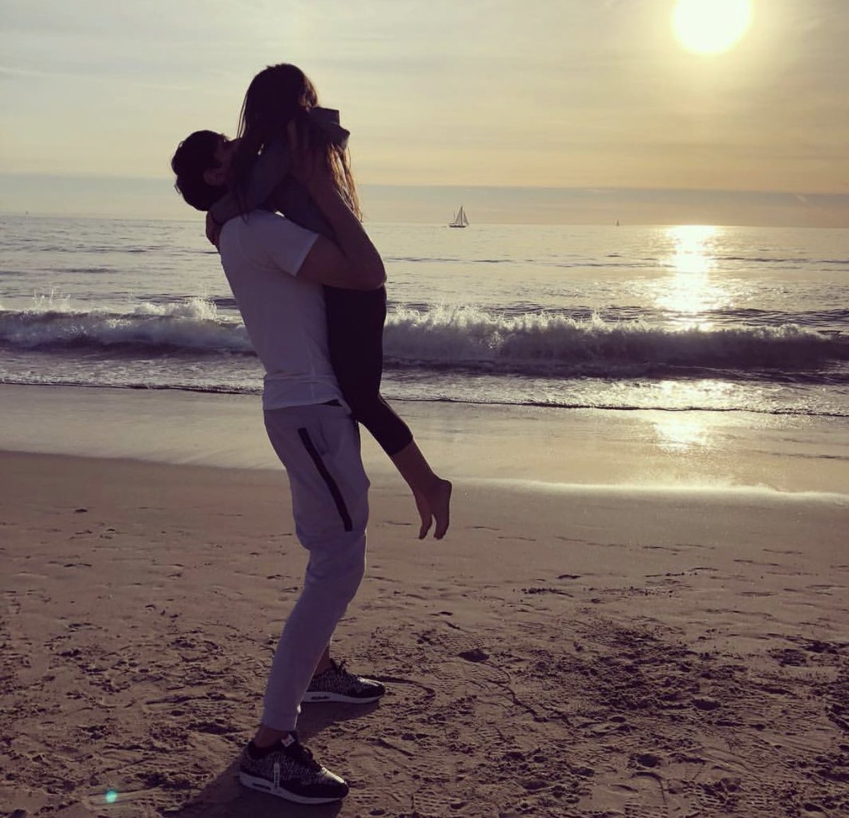 Darren Rovell on X: 7-foot-3 center Boban Marjanovic announces engagement  with awesome photo. Best part? She's definitely wearing heels.   / X