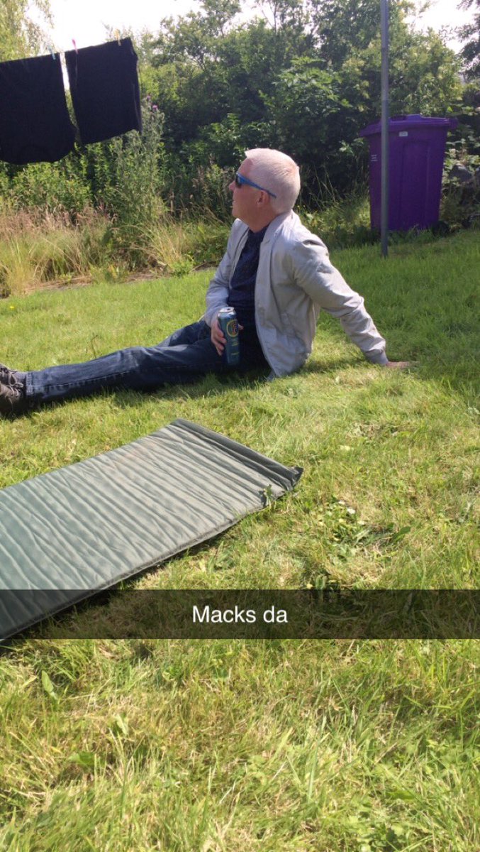 hayleyfulton1's tweet photo. @_mackgraham So does your da just papped himself in ma garden https://t.co/AcXDQwmRre