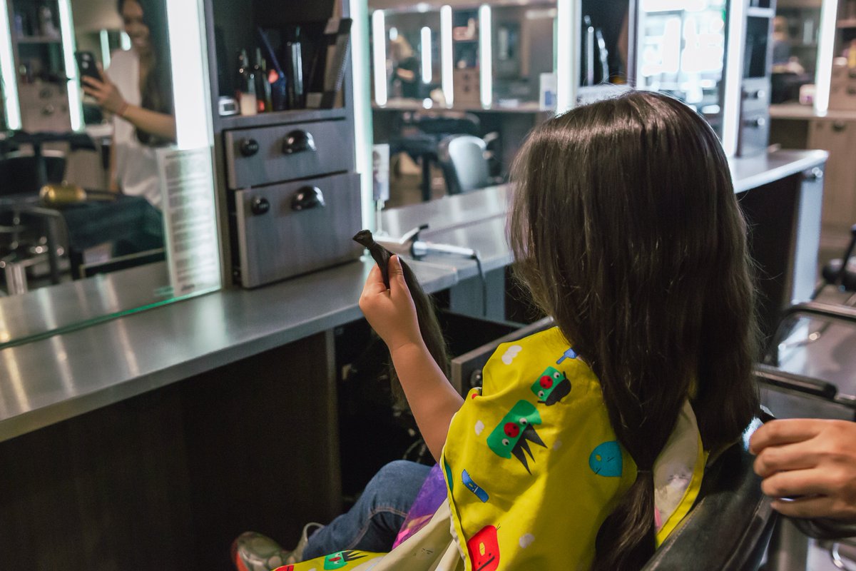 GrandRidgePlaza's tweet photo. Curious about donating #hair to help someone battling cancer? Coming up this week on the blog, we'll share how #Issaquah's @SorellaSalon is encouraging donations &amp; helping those experiencing #hairloss. Our volunteer from @MacKidEastSide will show us how easy it is to #donate! https://t.co/96d8Uk3Vmk