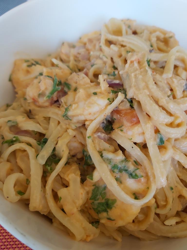 DaphnieKhan's tweet photo. Shrimp alfredo #roadtoMasterChef πππ https://t.co/9CAHNchOhB