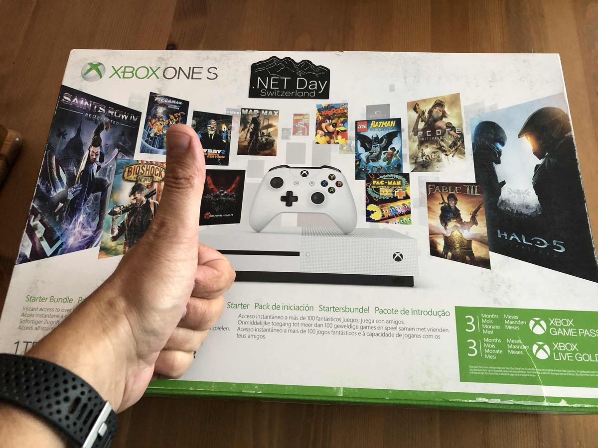 dotnetday_ch's tweet image. Congratulations to our proud winner of the @Xbox from the raffle at the #dotnetday19 @mrphelz Have fun and see you next year