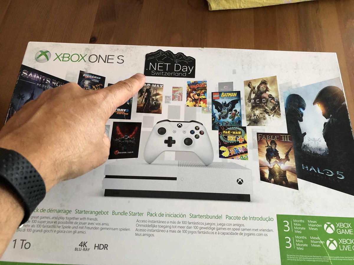 dotnetday_ch's tweet image. Congratulations to our proud winner of the @Xbox from the raffle at the #dotnetday19 @mrphelz Have fun and see you next year