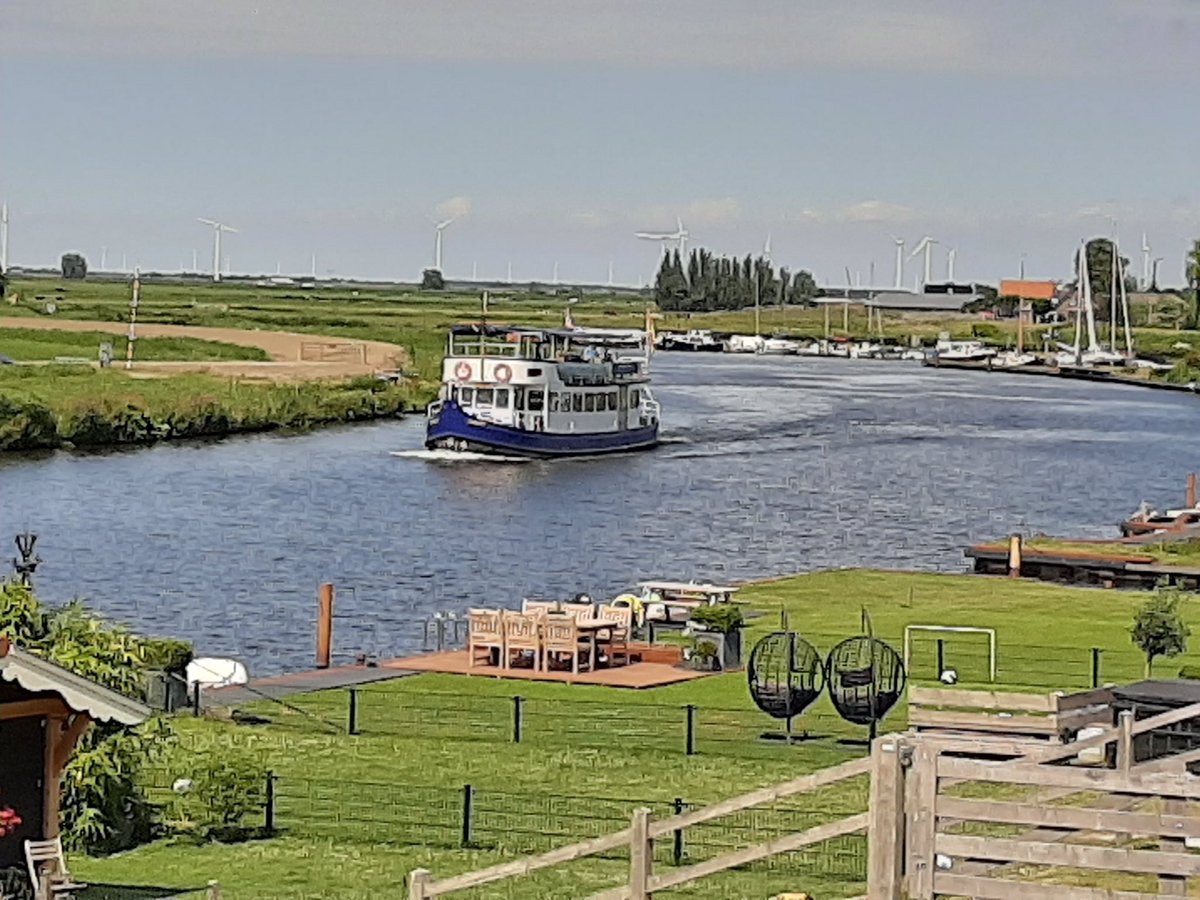 Eemlijn's tweet photo. En vandaag gaan we richting Huizen, er kan meegevaren worden, we stoppen nog in Soest, Baarn en Eemdijk, om kwart over 2 gaan we weerom naar Amersfoort en we stoppen op dezelfde plekken. U kunt nog mee en de koffie is bruin!!! https://t.co/C3yn1ilcgO