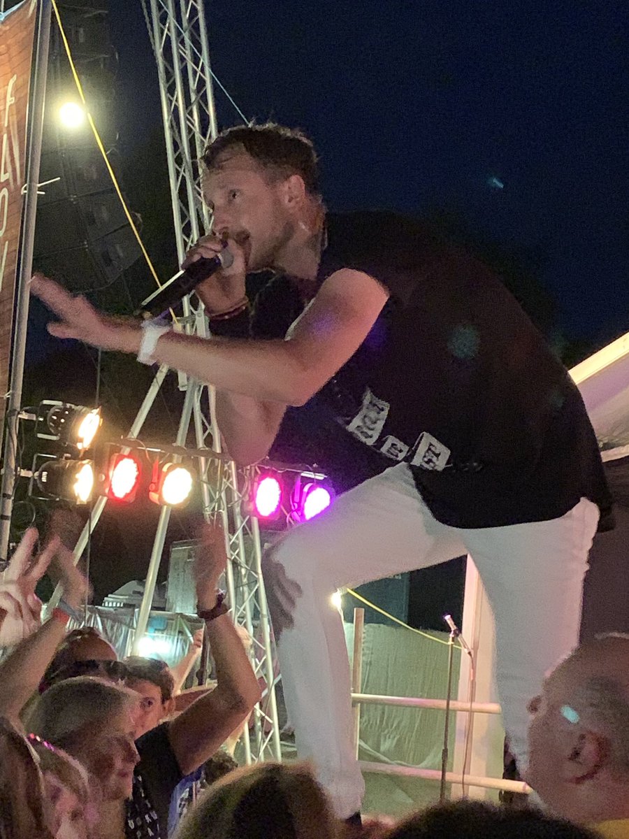 sitherkt's tweet photo. What a fabulous night at @Flower__Farm #Godstoneberry 2019 #Surrey #musical #extravaganza with @RickParfittJnr and his band. Cheers and roll on 2020 my 50th Birthday treat #bestbirthdayever for the 24th ๐๐ผ๐บ๐ป๐๐ผ๐ธ๐ฅ๐ค๐ผ. #KeepOnJumping https://t.co/BYFEdg2A6u
