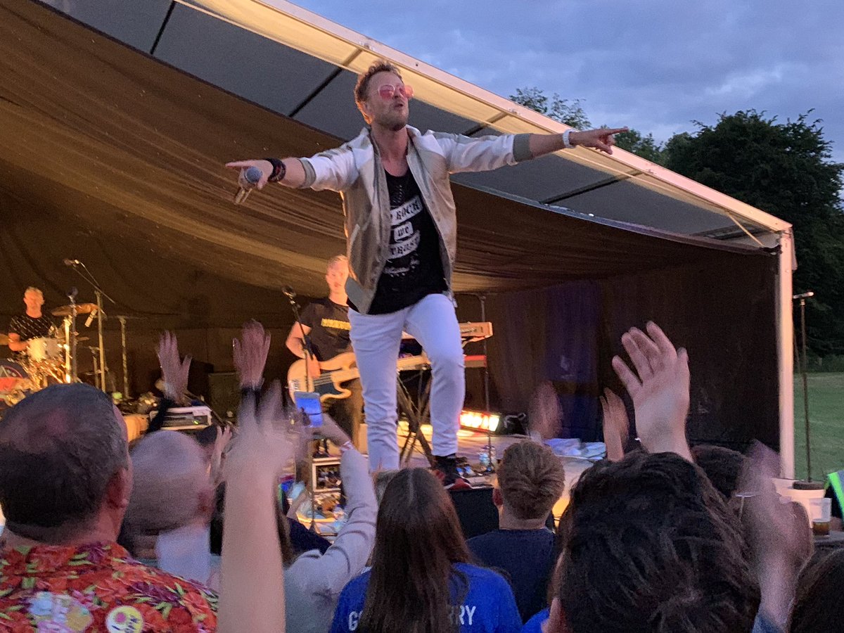 sitherkt's tweet photo. What a fabulous night at @Flower__Farm #Godstoneberry 2019 #Surrey #musical #extravaganza with @RickParfittJnr and his band. Cheers and roll on 2020 my 50th Birthday treat #bestbirthdayever for the 24th ๐๐ผ๐บ๐ป๐๐ผ๐ธ๐ฅ๐ค๐ผ. #KeepOnJumping https://t.co/BYFEdg2A6u