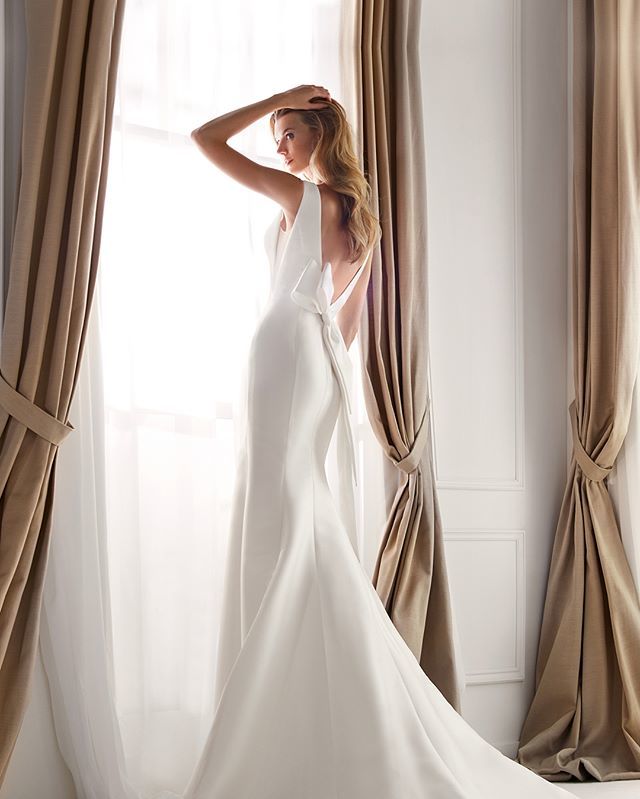 Mikado dream: perfect for the bride who wants to shine of pure elegance ✨
.
.
[Dress: NIA20631 online on nicolemilano.it] #Nicole2020Collections ift.tt/2LnmURV