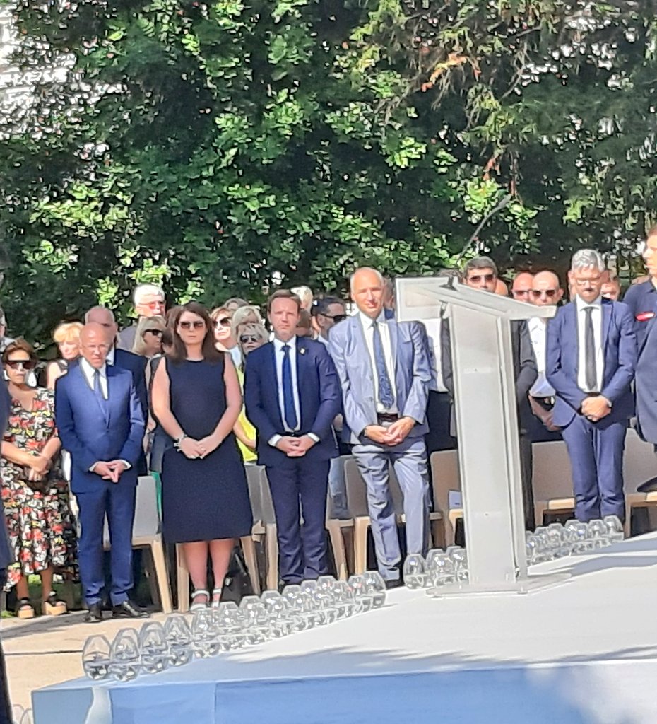 CedricRoussel06's tweet photo. [#Hommage]
86🕯allumées pour rendre hommage aux victimes de l'attentat du #14juillet2016 à #Nice06
3 ans après unis dans un moment de recueillement sobre, intense auprès des familles des victimes, des blessés pour ne jamais oublier.
Donnons un sens à l'absence.
#PromenadeDesAnges https://t.co/mOpF6gY8Ax