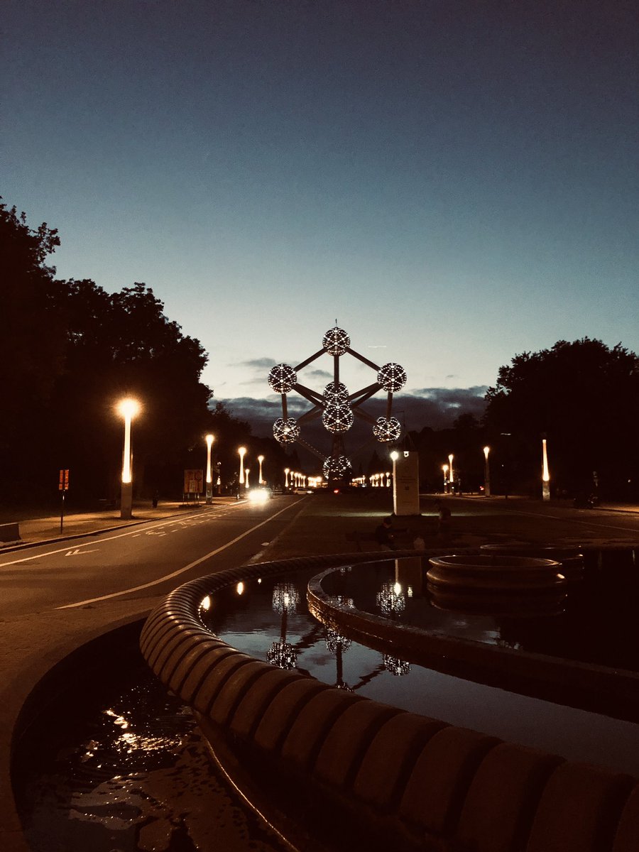 Hello #Brussels! Beautiful night, beautiful music <a href="/Brosella/">Brosella</a> festival nearby the Atomium. Still on today!