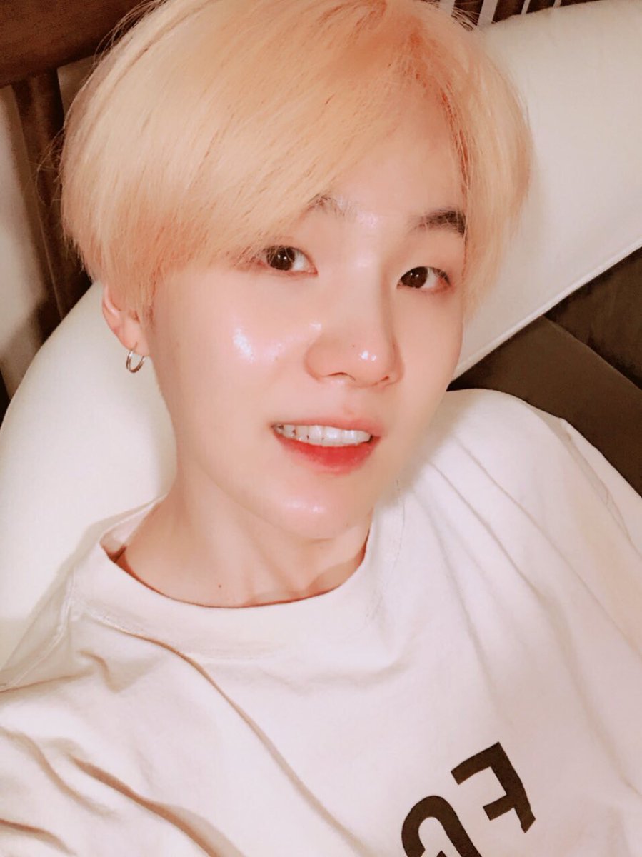 190308 - guess who slipped under the radar... TWO HONEY BOY BED SELFIES https://twitter.com/bts_twt/s...