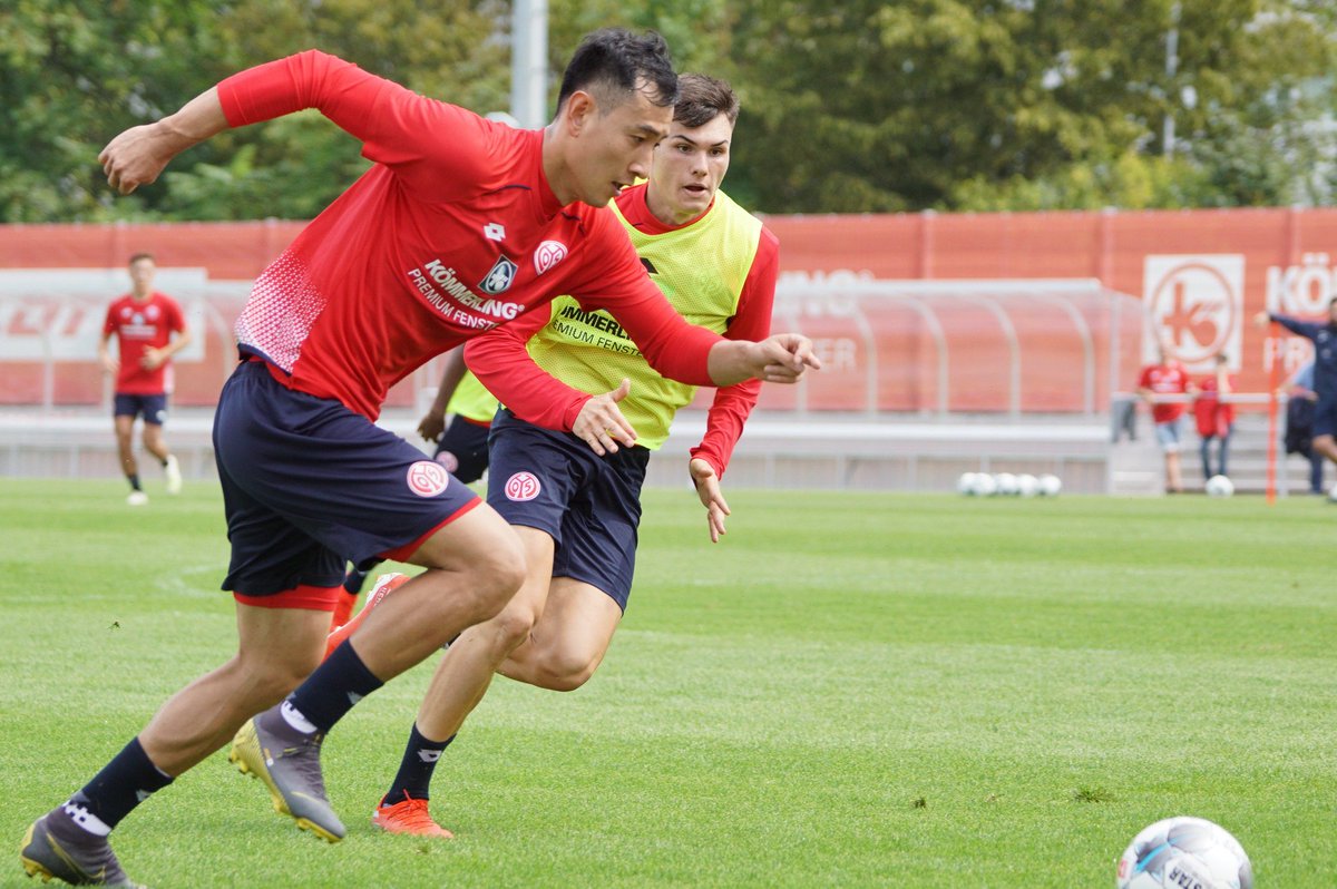mainz05_es's tweet photo. Dong-Won #Ji sufrió un problema en la rodilla en el amistoso del miércoles anterior y no viajará al campo de entrenamiento en Grassau 🚑

¡Pronta recuperación, Ji! 🍀🙏 https://t.co/RBlAxh8C6E