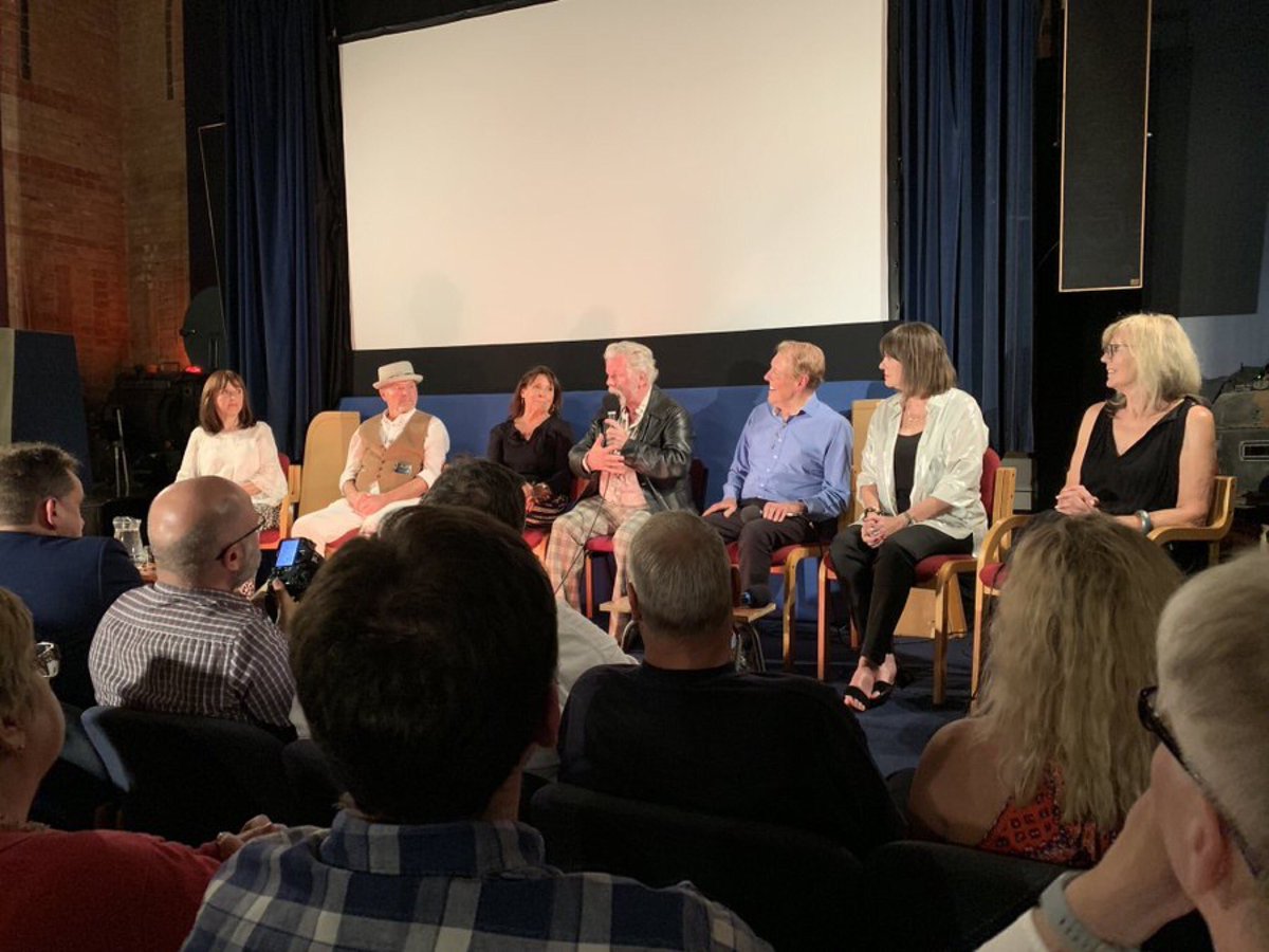 judyjarvis's tweet photo. What a privilege to share the stage with these Uber talented artists! Here with Dawn Perlman, George Sweeney, Diane Keen, eminent director David Wickes, and Cheryl Kennedy, chatting about the iconic series The Sweeney.
Another fabulous evening from @MistyMoonEvents @CinemaMuseum https://t.co/bu2OR9lTHH