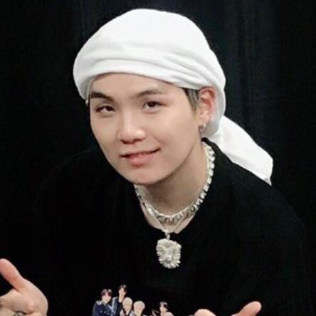 vminkook1999's tweet photo. @BangtanINDIA @BTS_twt So if Suga gave a hint for Saudi Arabia, did hoseok gave a hint for India? https://t.co/az4mUsSXlU
