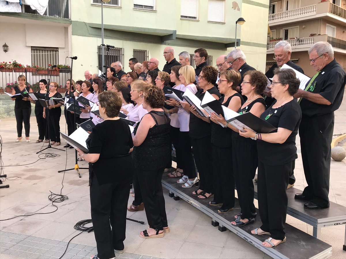 coriubilo's tweet photo. Concert d'estiu a #lescases amb la Coral Les Veus de Paüls #coriubilo #alcanar https://t.co/xtNkYjuCDS