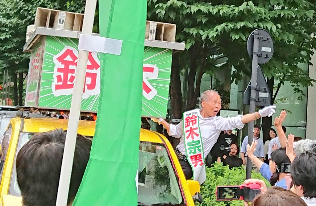 選挙カーの秘密を探る シートベルトなしもok の記事と宗男の箱乗りツイート Togetter