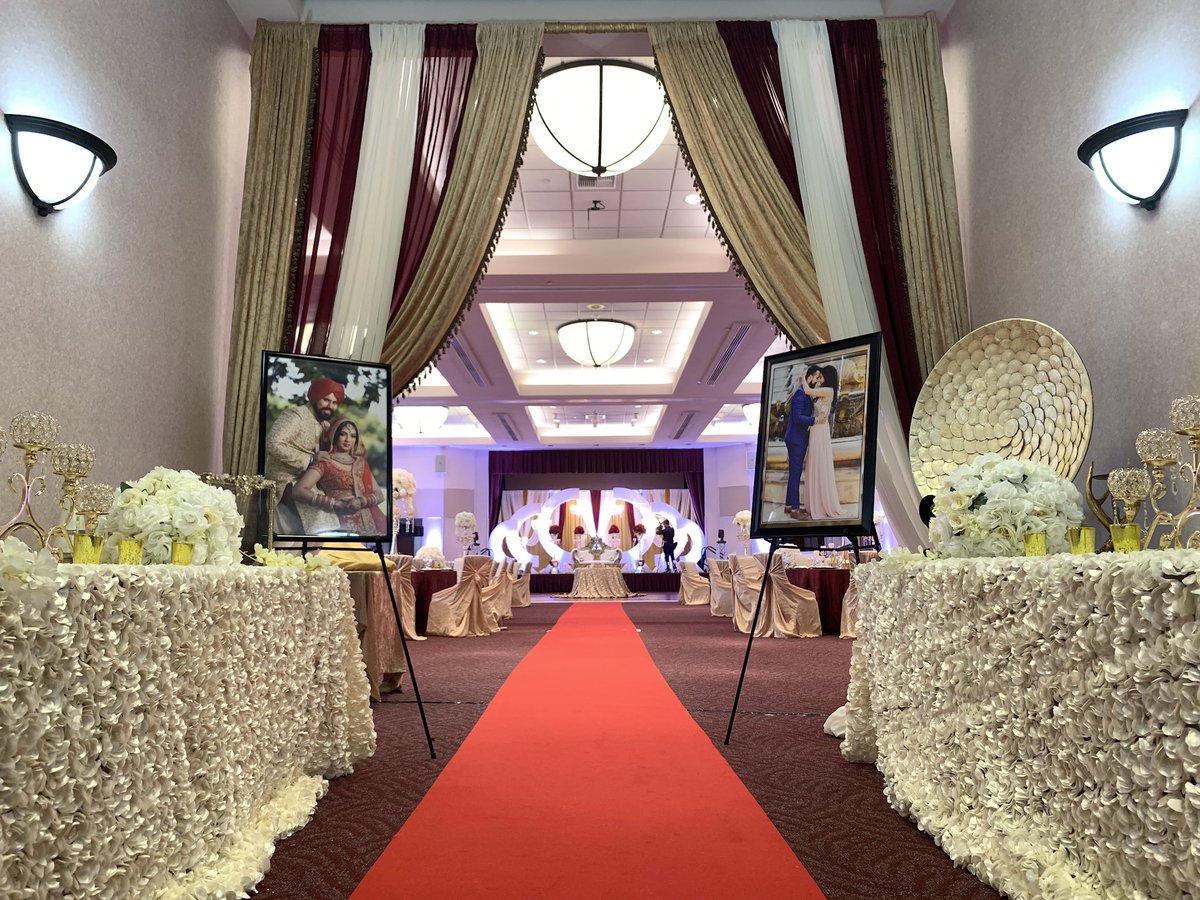 VISHKUMAR2878's tweet photo. Raman & Randhir’s #wedding #reception #decor setup. We (#knkentertainmentgroup) had great pleasure of providing these services #dj #decorations #lighting #sound #backdrop #stagedecor #royalsofa #chargerplates #chandelier #linen #tablecloth #tablerisers #satinnapkins #flowers https://t.co/iwlKmObylS