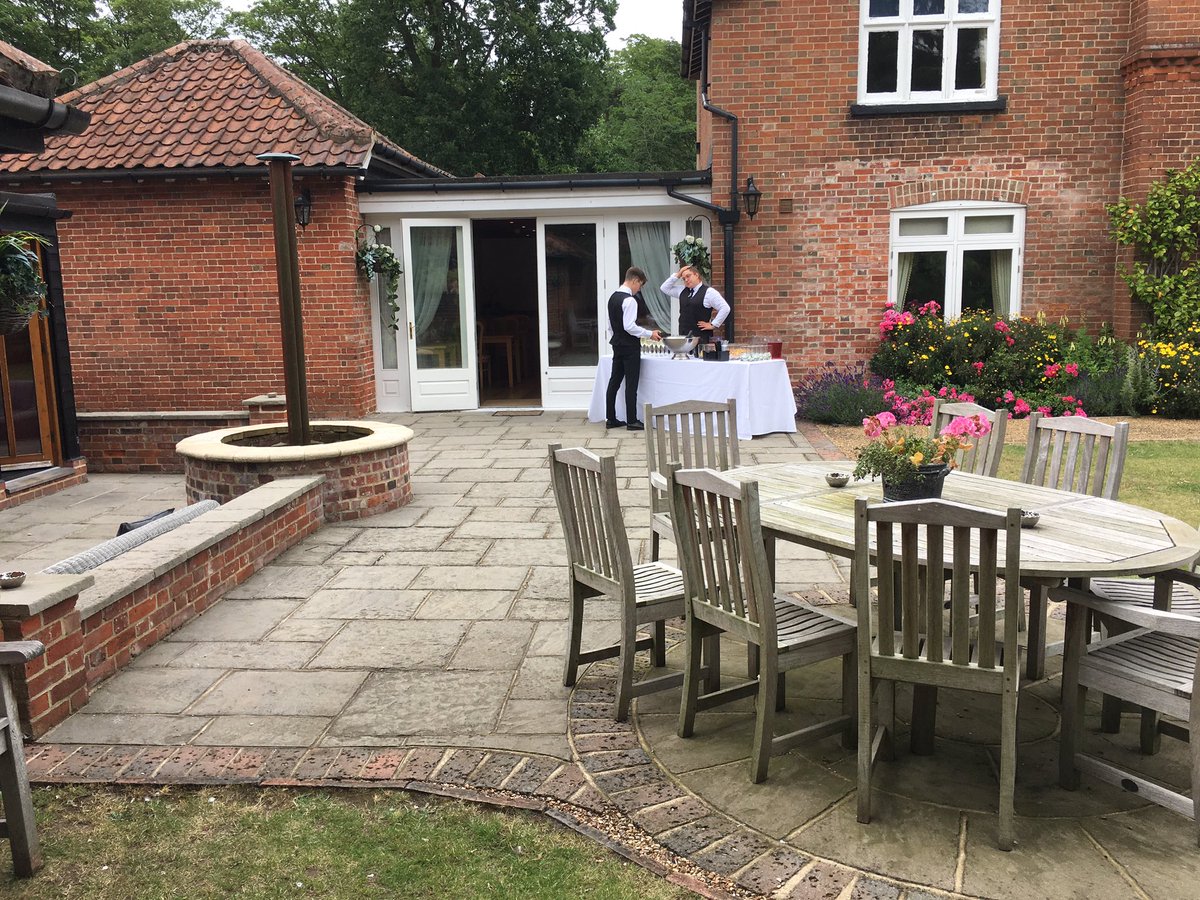 BlytheStringQ's tweet image. A lovely welcome by @Brasteds as we got ready to play for the new Mr &amp;amp; Mrs Farrow at their #wedding reception 🥂#stringquartet #norfolk