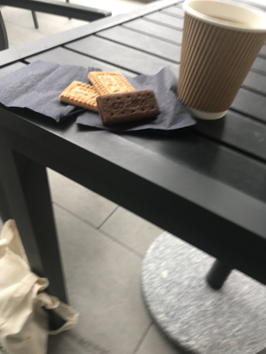 gingerfig's tweet photo. Stopping for a refreshment break and LOOK @TauntonGardener but especially @MattU_Plym!! Even a close up just for you π
Thanks #IndigoClub @Home_And_Gift for the refreshments #favourites https://t.co/gx3rxY5Mld