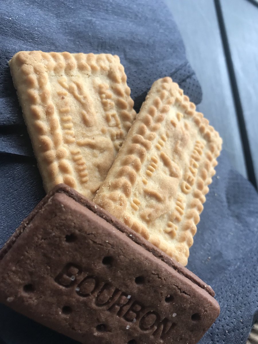 gingerfig's tweet photo. Stopping for a refreshment break and LOOK @TauntonGardener but especially @MattU_Plym!! Even a close up just for you π
Thanks #IndigoClub @Home_And_Gift for the refreshments #favourites https://t.co/gx3rxY5Mld