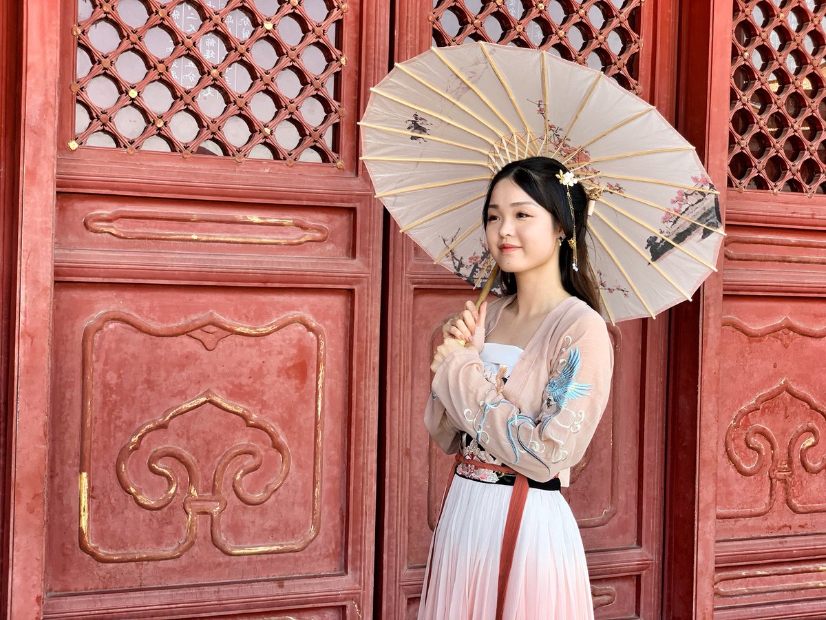 defineashee's tweet image. Your favorite Han princess 🌸