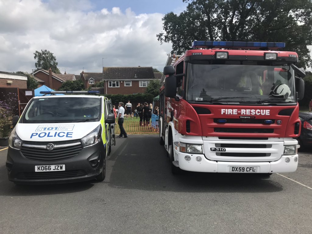 SFRS_MDrayton's tweet image. Now been joined by our colleagues from @MDraytonCops at #Adderley village fete 🚒🚓 #WhosGotTheBestVehicle
